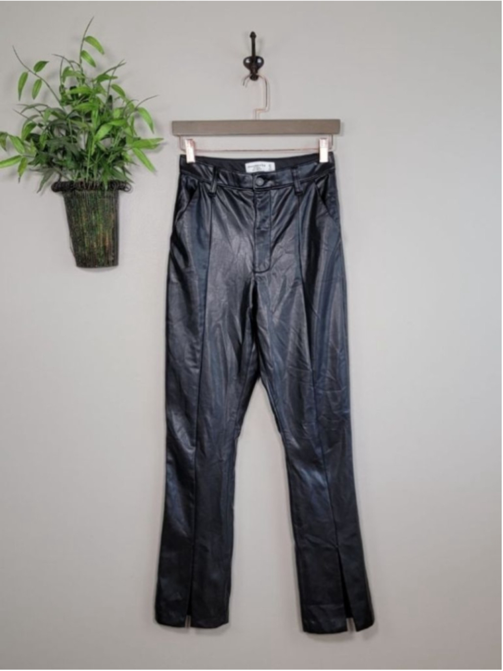 AF 4 Abercrombie & Fitch Vegan Leather Skinny Ultra High Rise Curve Love Pants